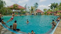 kolam renang di taman botani jember
