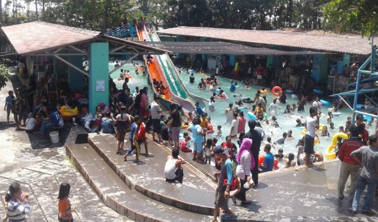 Deretan Kolam Renang di Cirebon Beserta Tiket Masuknya | Trip Jalan Jalan