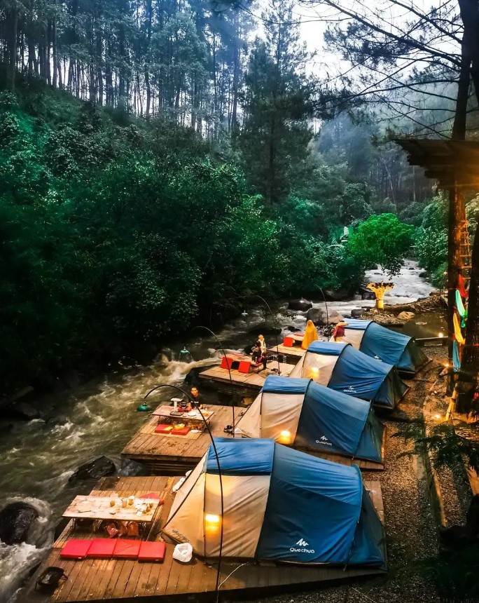 Pineus Tilu Riverside Camping Bandung