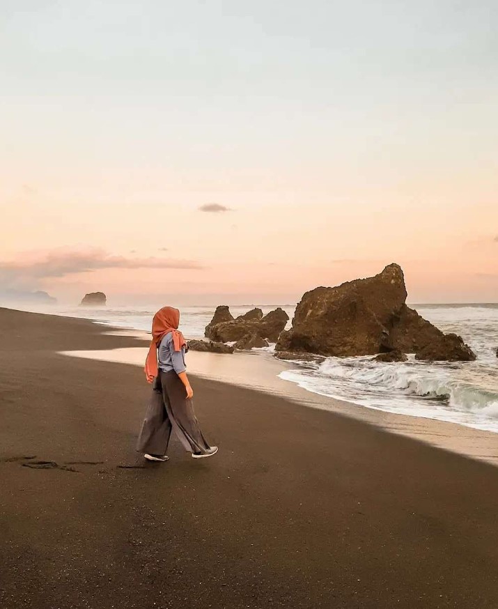 Pantai Lampon pesanggaran