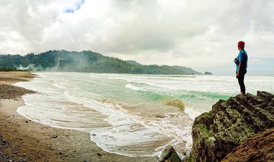Pantai Lenggoksono Malang